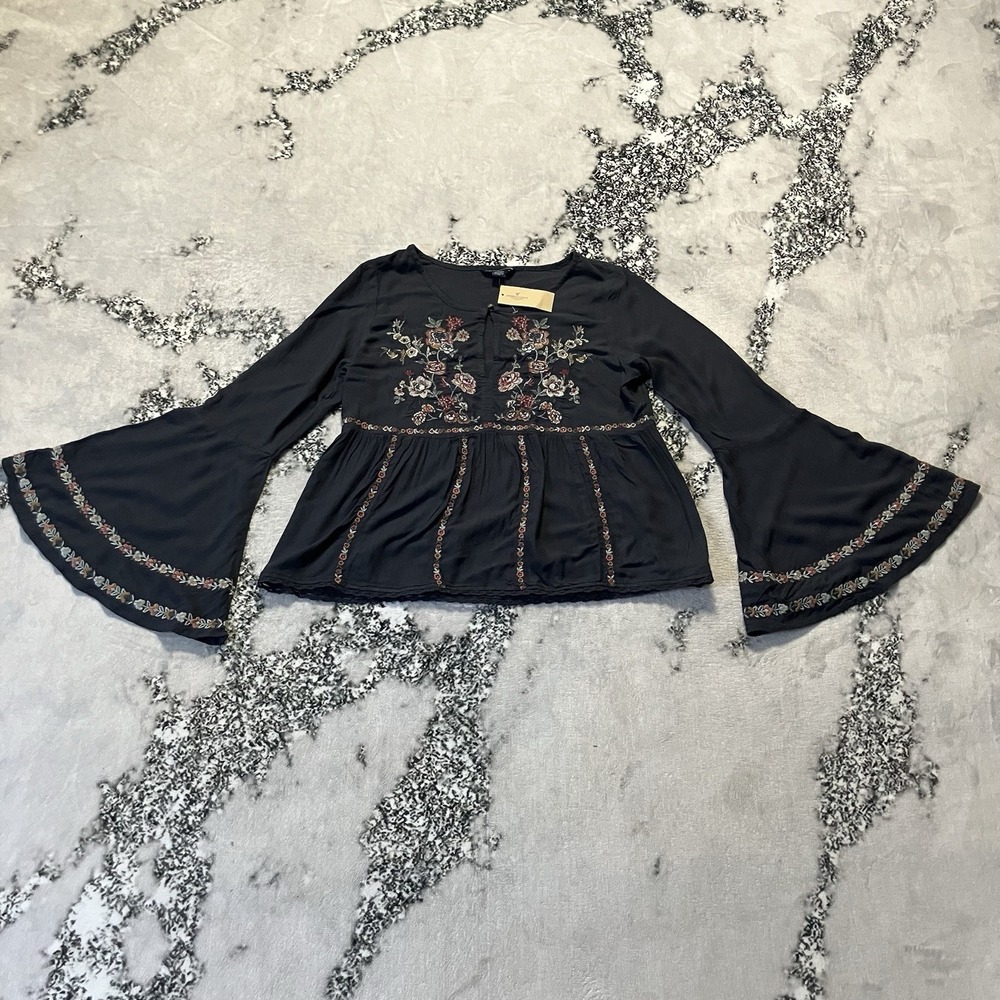American Eagle Blouse Womens Size‎ XS Black Floral Embroidered Boho Fan Sleeves